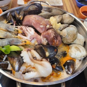 용궁해물칼국수