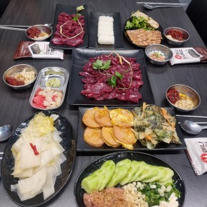 뭉티기가 육회한날