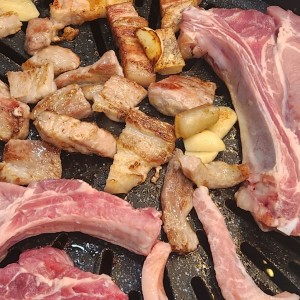 지리산왕재봉흑돼지