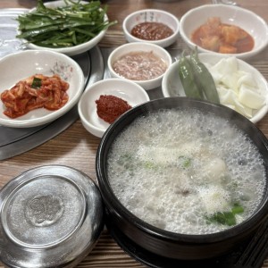 돈지메국밥