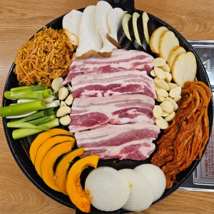 왕솥뚜껑삼겹살