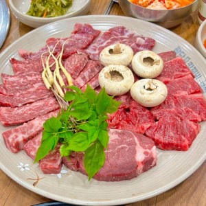 나왔다정육점식당