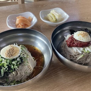 중미산막국수