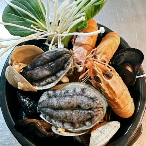 천지연전복해물뚝배기