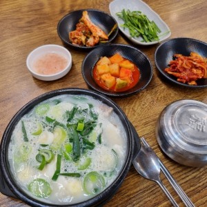 선학사골순대국