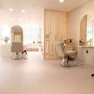 하루, 빛 헤어살롱