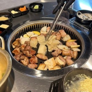 93집 구워주는삼겹살 황금 본점