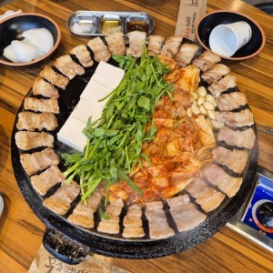 무쇠김치삼겹 한남점