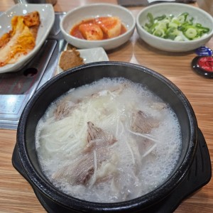 왕골남서문장작불곰탕