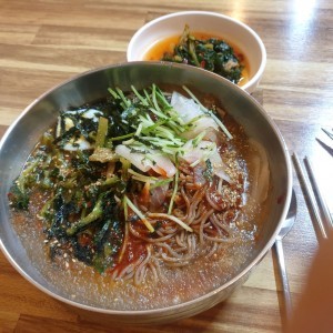 산골막국수