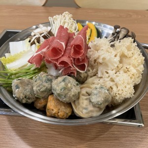 꽃송이버섯삼거리샤브샤브