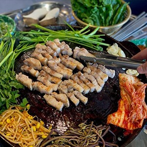 더덕솥뚜껑삼겹살 우암점